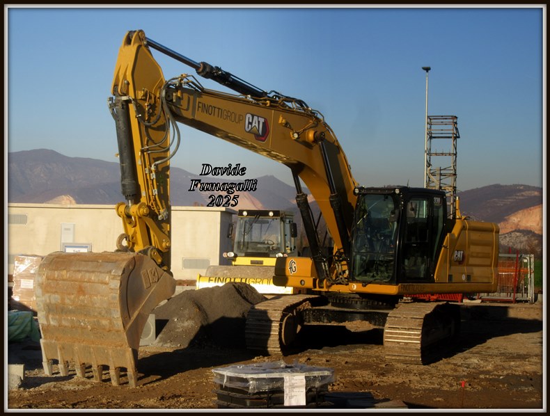 Caterpillar 330NG Finotti Group 001.jpg
