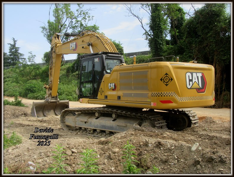 Caterpillar 340 Pavoni (1).jpg