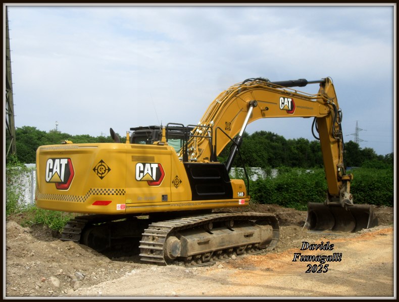 Caterpillar 340 Pavoni (2).jpg