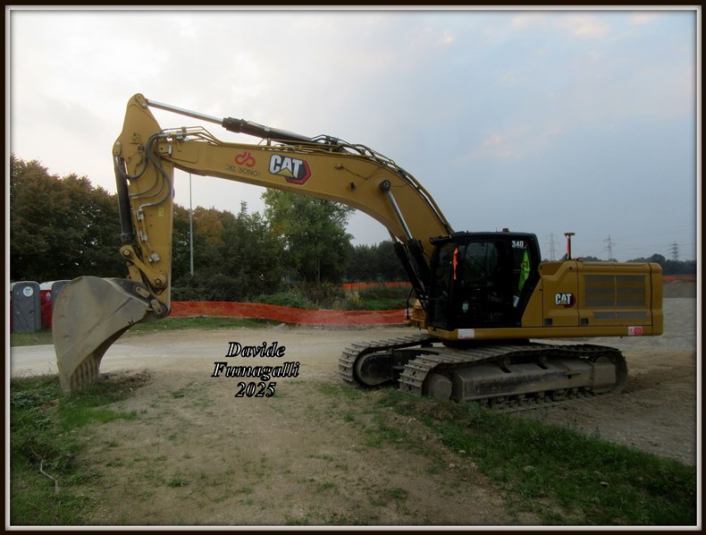Caterpillar 340NG Del Bono 001.jpg