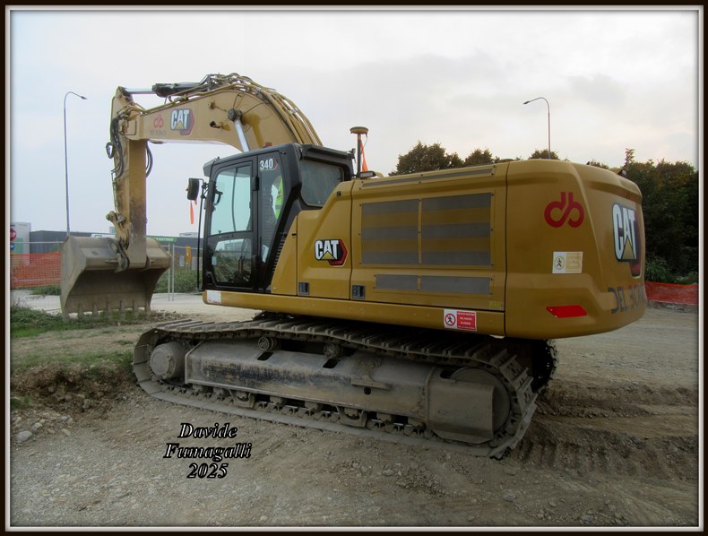 Caterpillar 340NG Del Bono 002.jpg