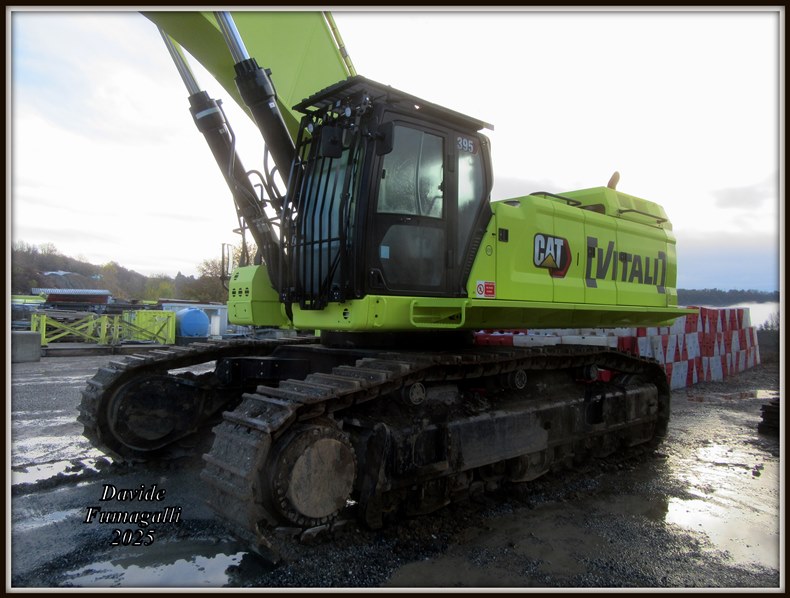 Caterpillar 395NG Vitali 003.jpg