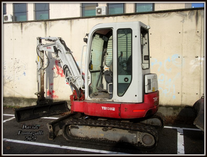 Takeuchi TB138FR ACM Asfalti 002.jpg