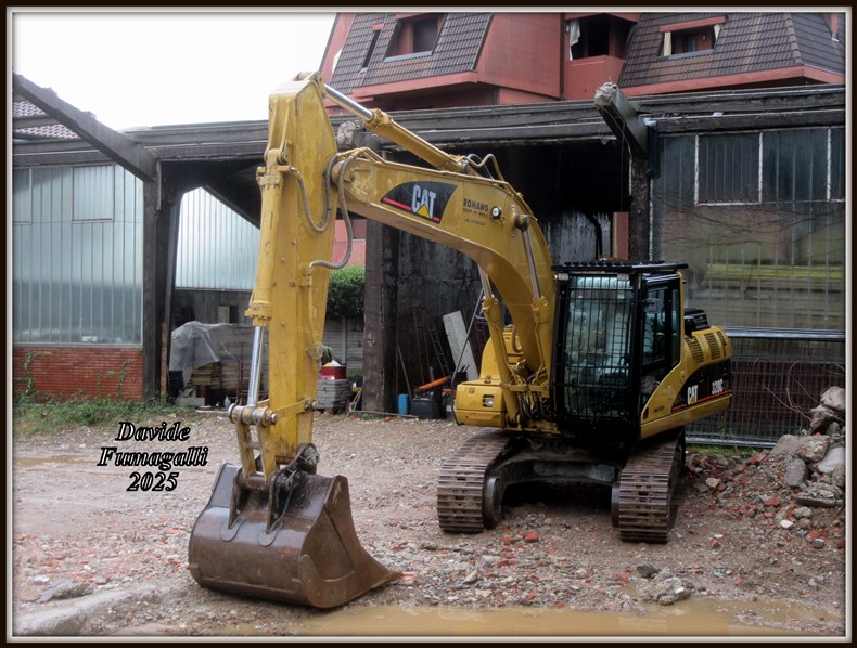 Caterpillar 320C LN Romano 001.jpg