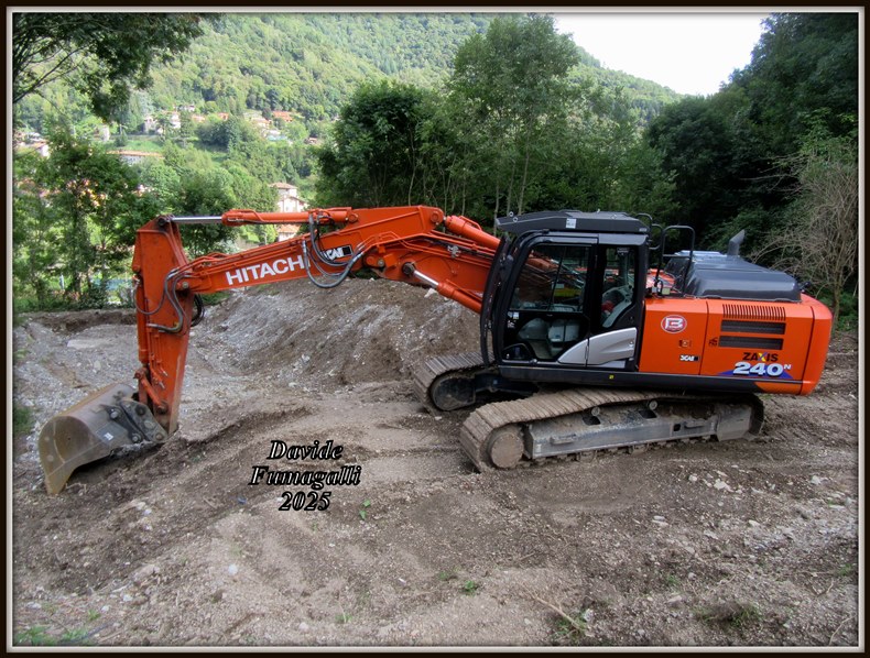 Hitachi Zaxis 240N-6 Binda 000.jpg