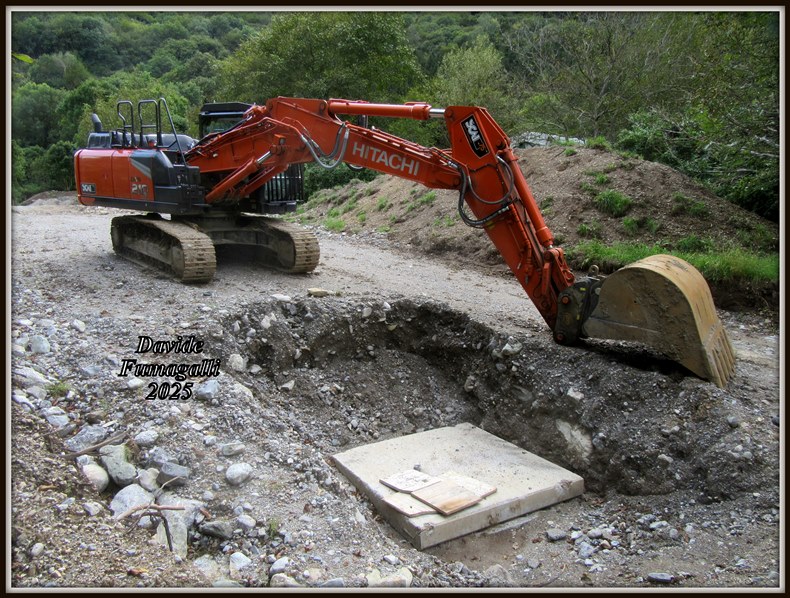 Hitachi Zaxis 210LCN-7 Binda 004.jpg