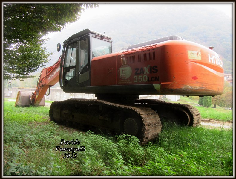 Hitachi Zaxis 350LCN-3 Binda 001.jpg