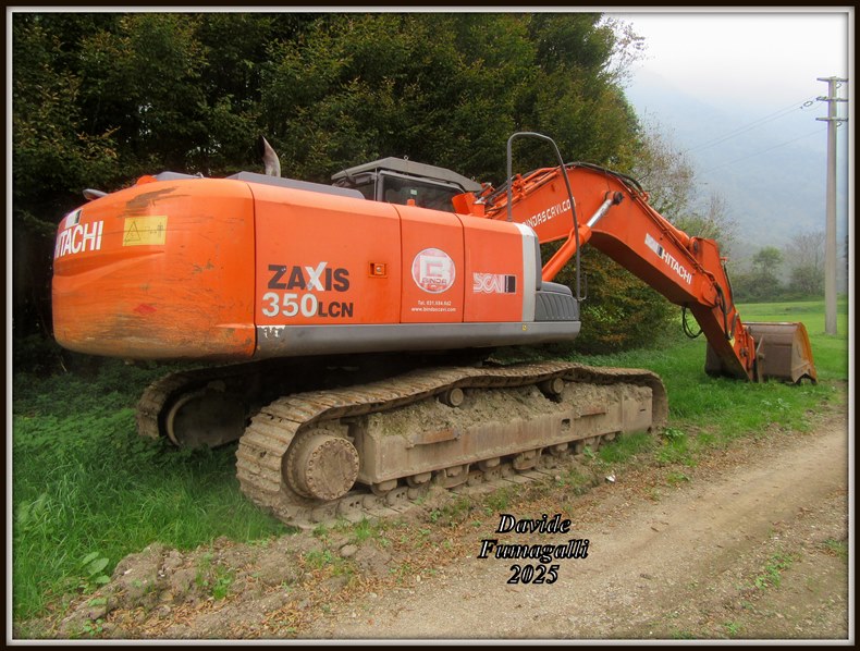 Hitachi Zaxis 350LCN-3 Binda 006.jpg