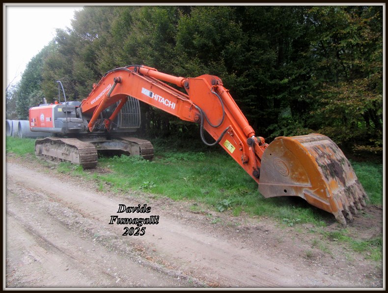 Hitachi Zaxis 350LCN-3 Binda 008.jpg