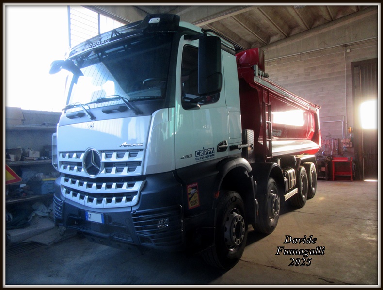 Mercedes-Benz Arocs 4153 Crippa.jpg