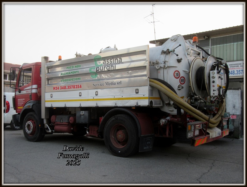 Mercedes-Benz SK1827 Service Media 003.jpg