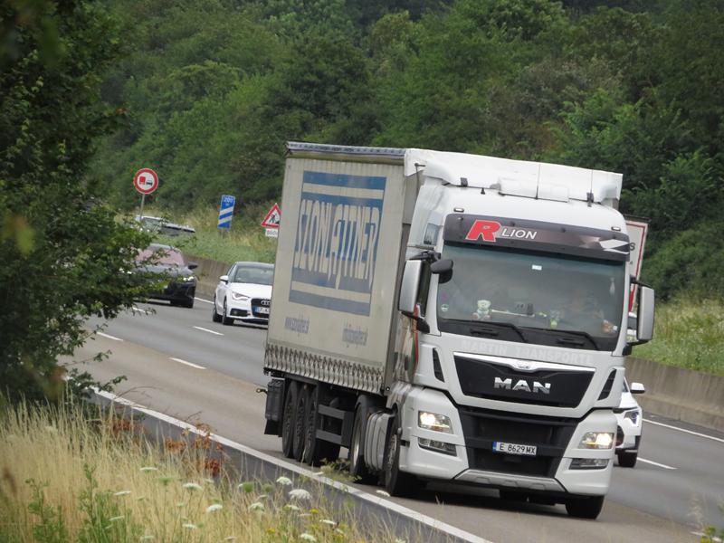 MAN TGX 18.500 E6 R Lion Szonleijtner 2 (Copy).jpg