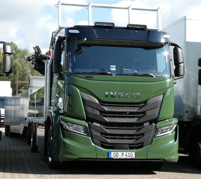 Iveco S-Way 460 Pritsche Kran 1 (Copy).jpg