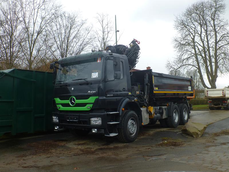 MB Axor 2633 Kipper Kran Black 1 (Copy).jpg