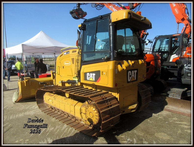 Caterpillar D4K2 Massucco 002.jpg
