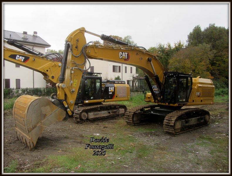 Caterpillar 352 Nespoli (1).jpg