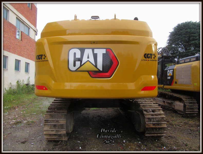 Caterpillar 352 Nespoli (4).jpg