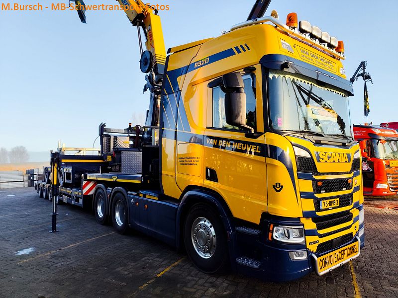 Van den Heuvel Speciaaltransporten B.V. Bakel 0001.jpg