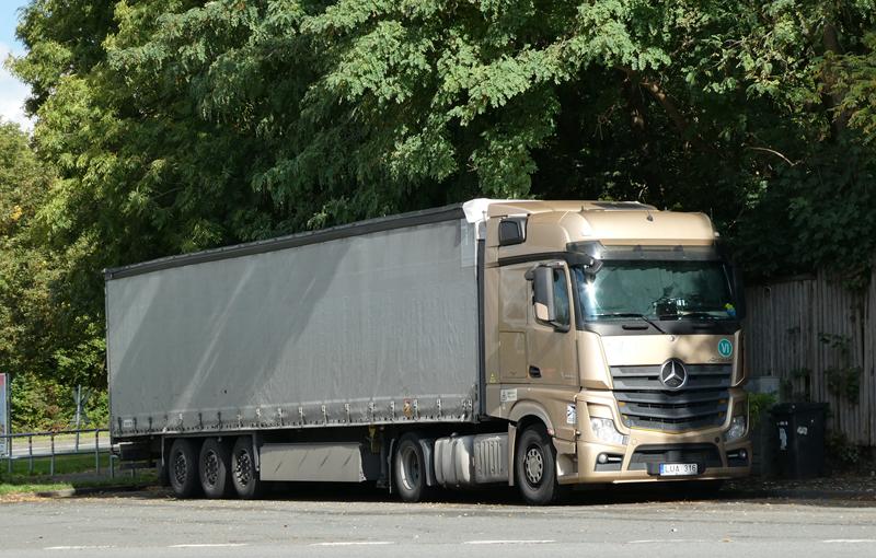 MB Actros 1945 MP4 SZM Goldmetalic Litauen 10 (Copy).jpg