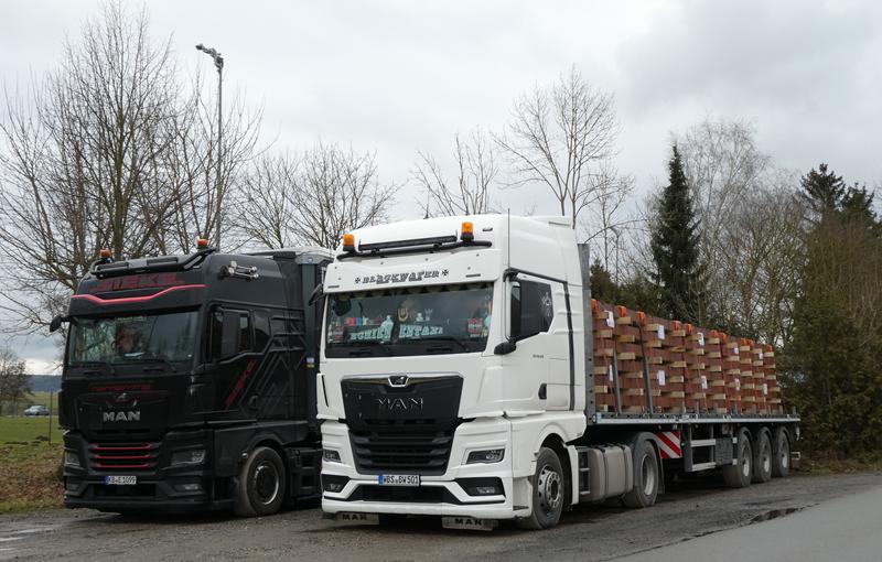 New MAN TGX 18.520 Black Water 4 (Copy).jpg