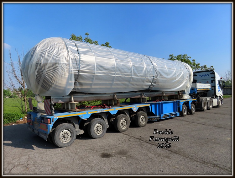 Iveco Stralis 440S56 Porro 002.jpg