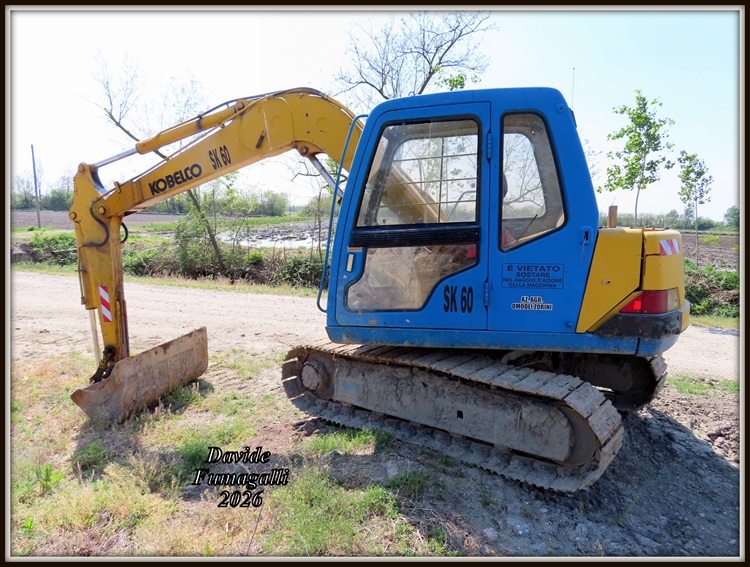 Kobelco SK60 001.jpg