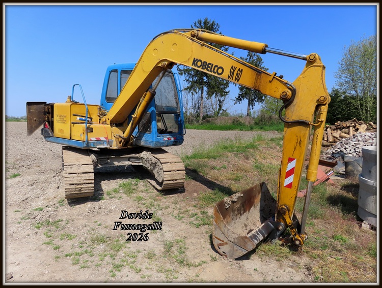 Kobelco SK60 002.jpg