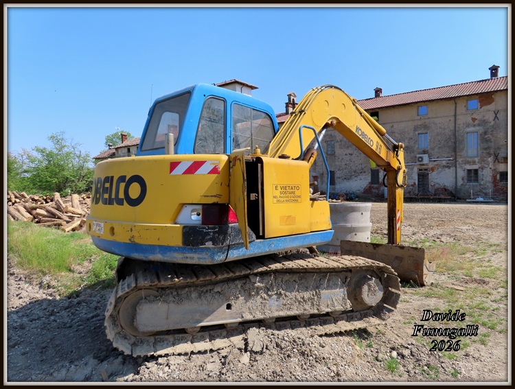 Kobelco SK60 003.jpg