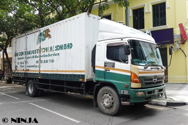 Hino_500_GH_4x2_Cargo_MY_02.jpg