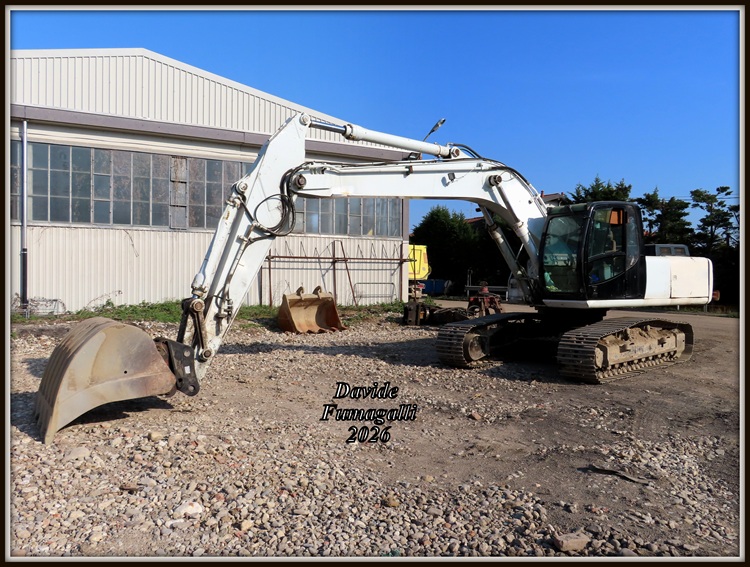 JCB JS220 Manara 002.jpg