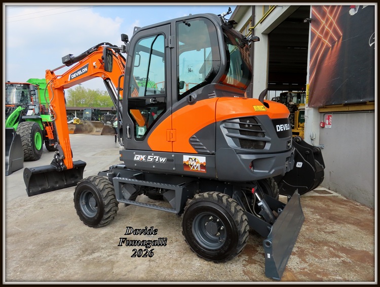 Develon DX57W (2).jpg