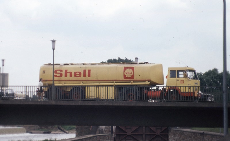 Henschel Shell.jpg