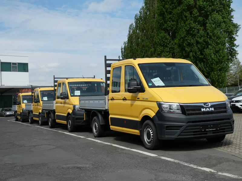 MAN TGE 3.180 Doka Gelb 10 (Copy).jpg