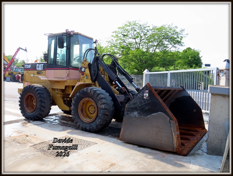 Caterpillar IT24F.jpg