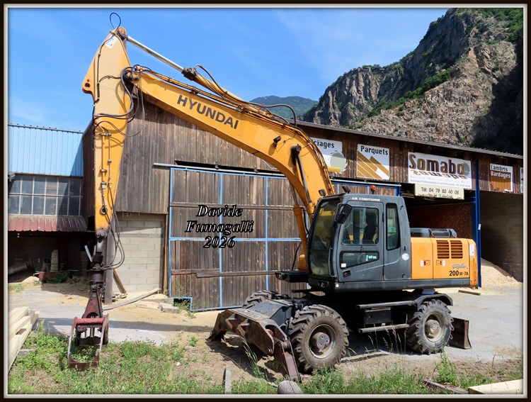 Hyundai Robex 200W-7A Somabo 001.jpg
