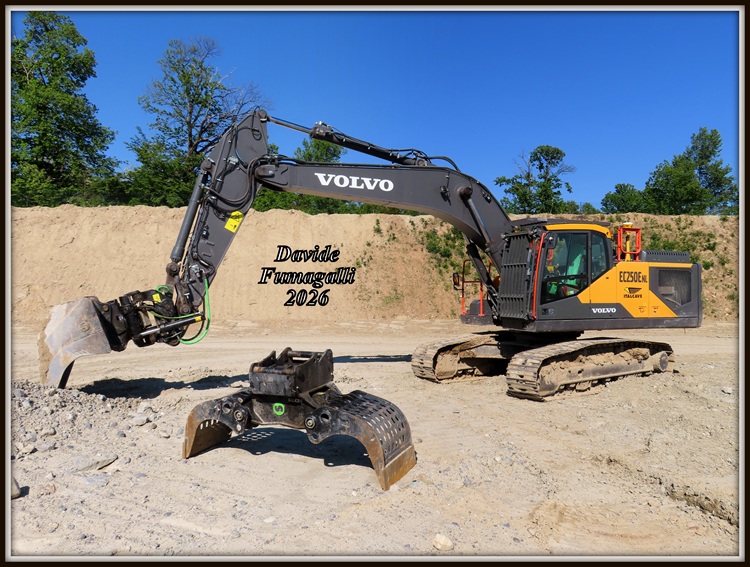 Volvo EC250E NL Italcave (6).jpg