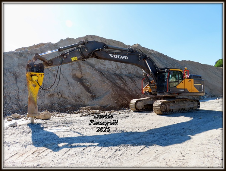 Volvo EC380E Italcave 002.jpg