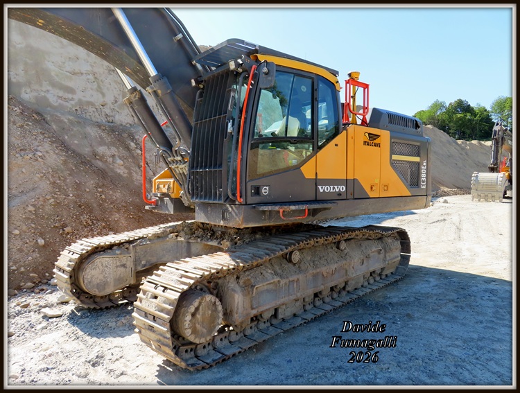 Volvo EC380E Italcave 003.jpg