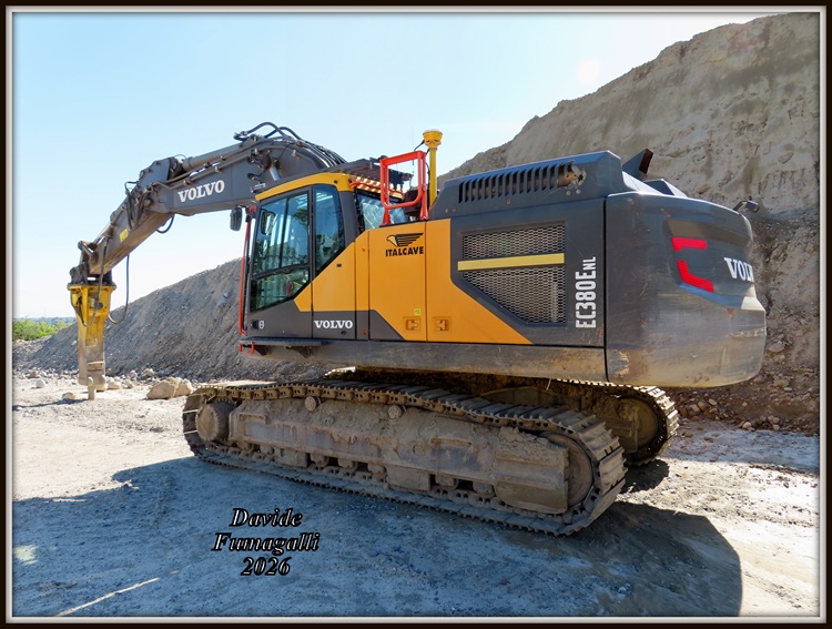 Volvo EC380E Italcave 004.jpg