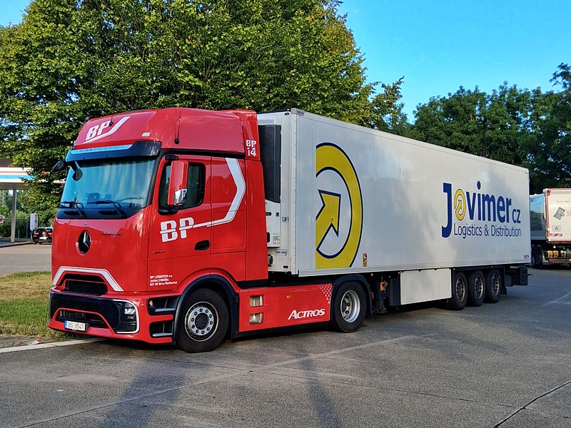 BP Logistics, Brno, Actros ProCabin, 3BS 8547, CZ 070935.jpg