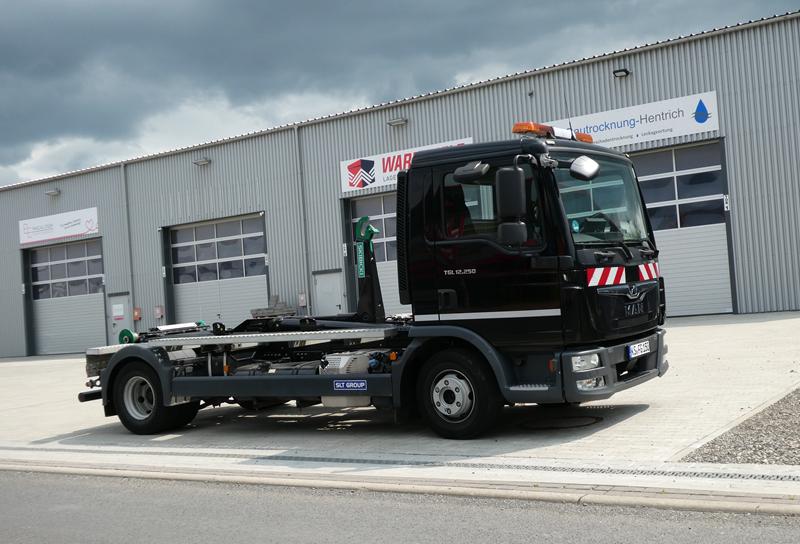 MAN TGL 12.250 Abrollkipper Black 4 (Copy).jpg