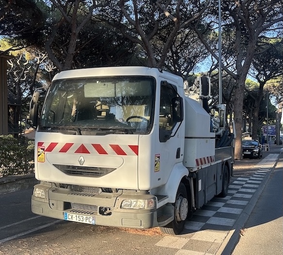 Renault Midlum Kanalspüler (1).jpeg