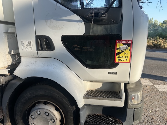 Renault Midlum Kanalspüler (3).jpeg