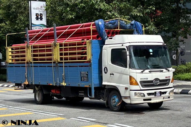 Hino_500_FC_1426_4x2_V_MY_01.jpg