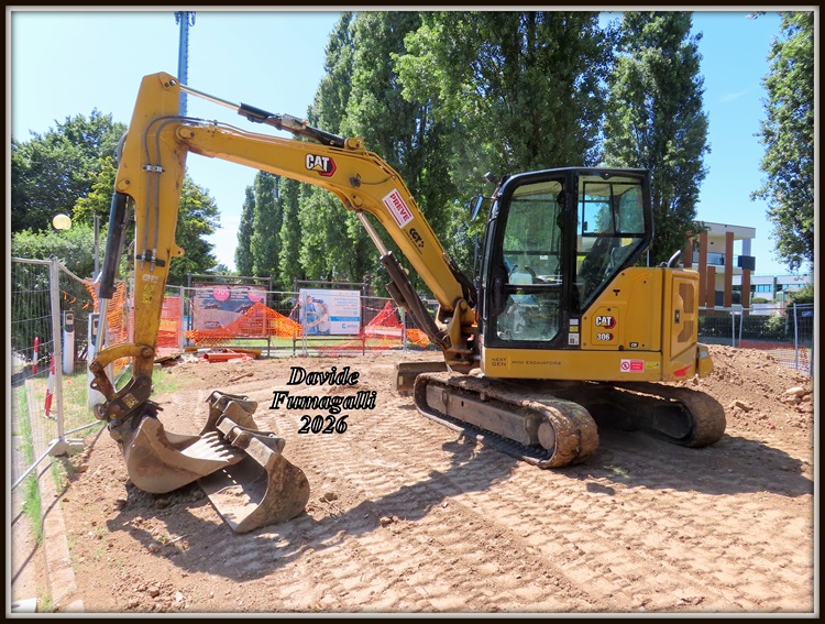 Caterpillar 306 Preve 001.jpg