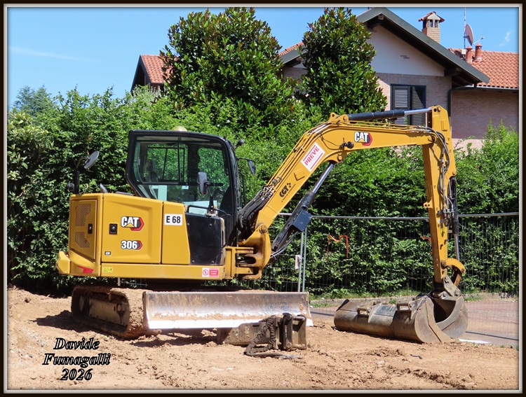 Caterpillar 306 Preve 003.jpg