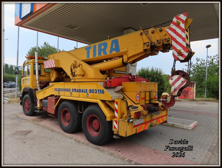Iveco 330-30 Tira 002.jpg