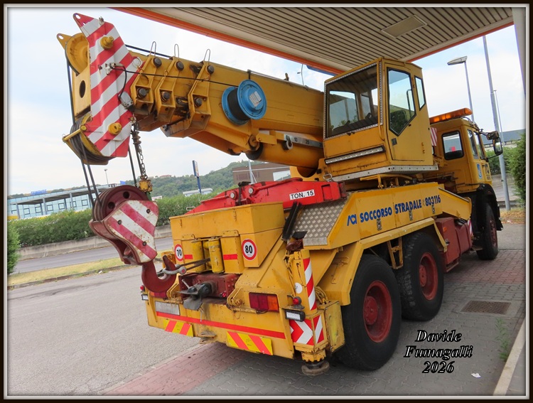 Iveco 330-30 Tira 004.jpg