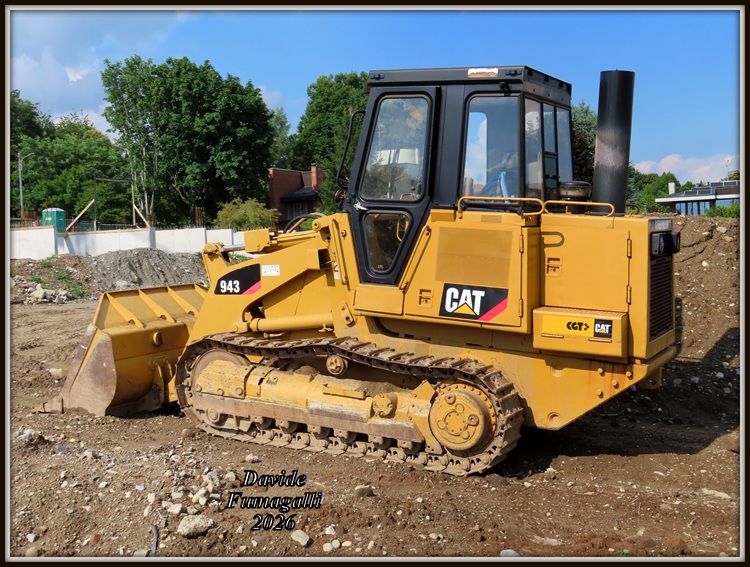 Caterpillar 943 004.jpg