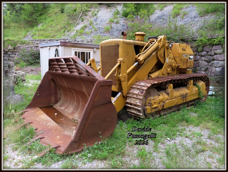 Caterpillar 983 001.jpg